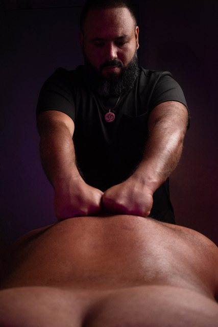 Carlos Blanco working deep tissue along the back